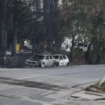 Ovako Omi&scaron; izgleda jutros: Sve je spaljeno, pogledajte izgorjele automobile i ogromnu &scaron;tetu