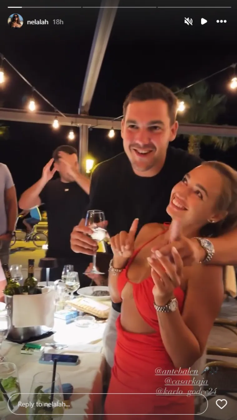 Karlo i Kaja uživali u večernjem izlasku: Zaljubljeni par nije skidao ruke jedno s drugoga