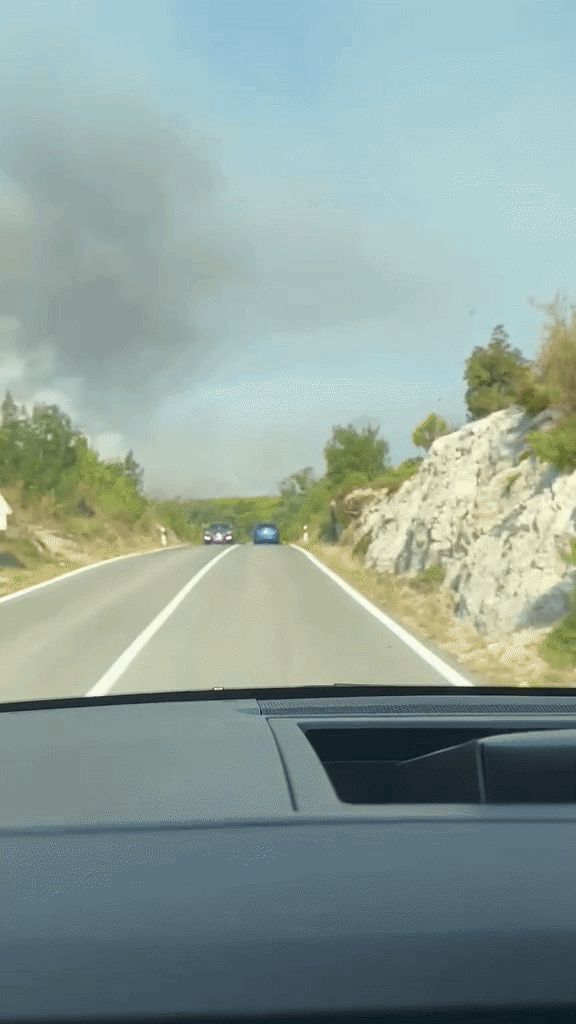 Požar na Pelje&scaron;cu! Jadrolinija poslala važnu obavijest za liniju Ploče-Trpanj: 'Trajekt će voziti non stop'