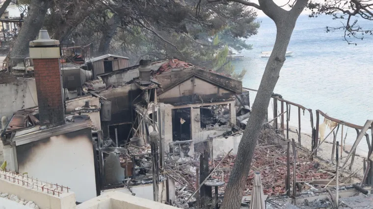 Ovo je Omi&scaron; rano jutros: Nakon noći straha ostala su zgari&scaron;ta