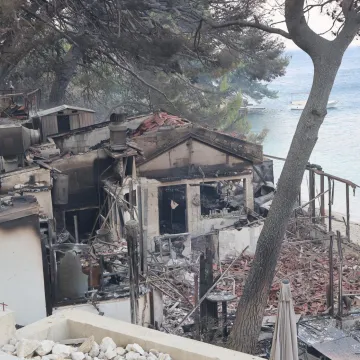 Ovo je Omi&scaron; rano jutros: Nakon noći straha ostala su zgari&scaron;ta