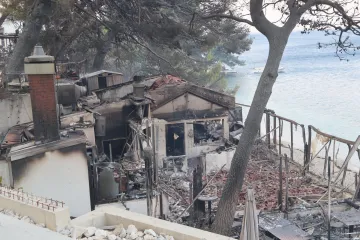 Ovo je Omiš rano jutros: Nakon noći straha ostala su zgarišta