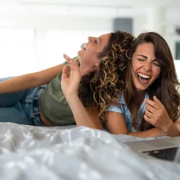 Dad jokes: Obožavate li i vi ove viceve? Izvukli smo 20 genijalnih da vas do suza nasmijemo