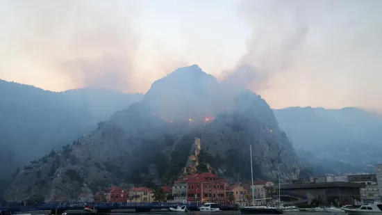 Simbol otpora: Tvrđava koja je stoljećima branila Omi&scaron; noćas se borila s plamenom