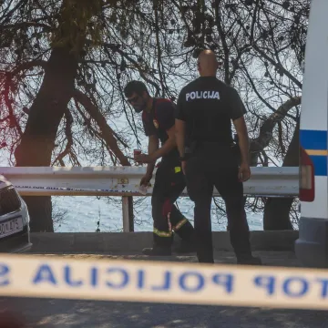 Potresni prizori u Omi&scaron;u, ovdje je pronađeno tijelo: Vatra ih je zatekla dok su bile u autu?