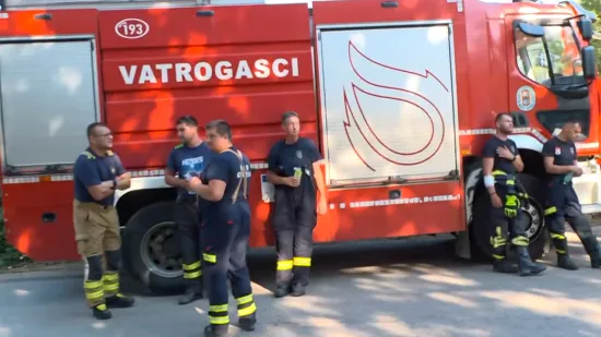 Na terenu su 240 vatrogasaca sa 60 vozila: Opusto&scaron;ena crkva svetog Petra, evakuiran samostan