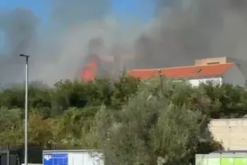Gorjelo je usred kuća, ovo su nove snimke požara u Zadru: 'Sada je puno povoljnije'