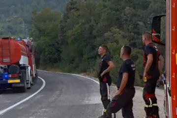 Vatrogasci prona&scaron;li eksplozivnu napravu na Pelje&scaron;cu! 'Sve se zapalilo oko nje'