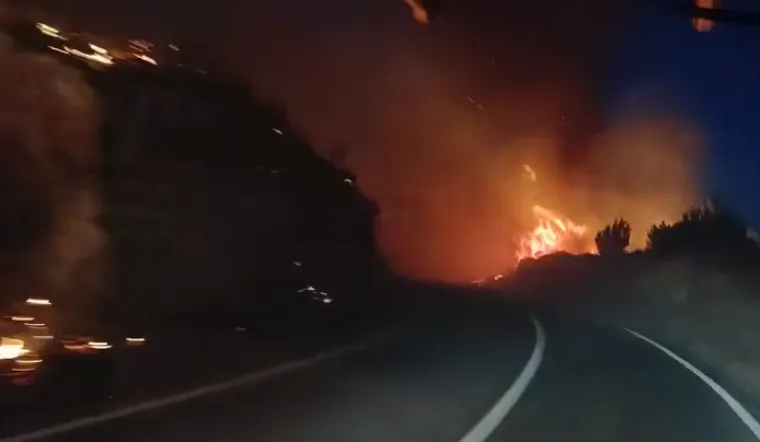 Dramatične snimke s Dugog otoka, ne izgleda dobro: 'Vatrogasci brane vikendice'