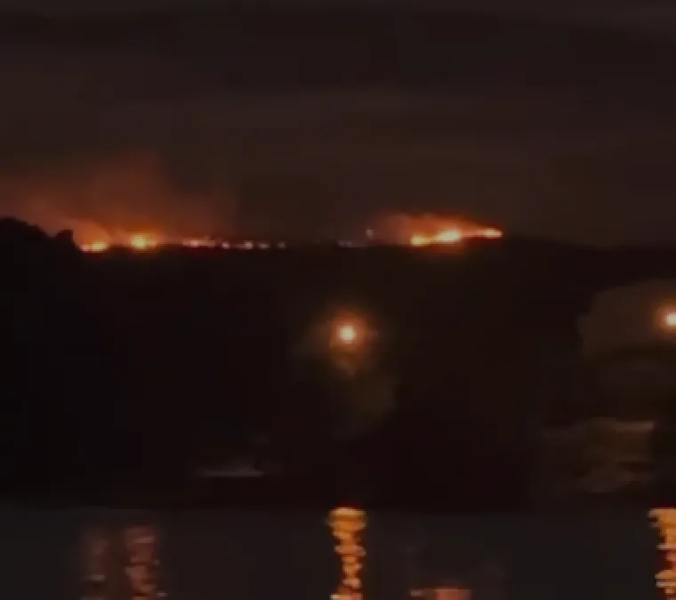 Dramatične snimke s Dugog otoka, ne izgleda dobro: 'Vatrogasci brane vikendice'