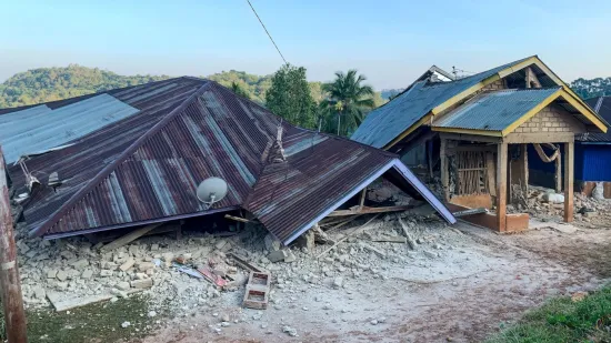 Snažan potres magnitude 7,7 pogodio Indoneziju, izdano upozorenje na tsunami