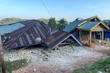 Snažan potres magnitude 7,7 pogodio Indoneziju, izdano upozorenje na tsunami
