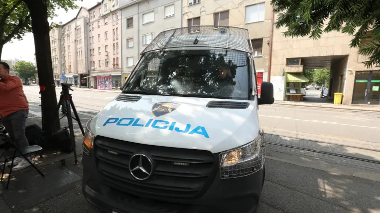 Vatra progutala unutra&scaron;njost kuće: Uhićen 18-godi&scaron;njak, policija otkrila za &scaron;to ga sumnjiči