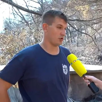 Kakvo je stanje na požari&scaron;tu kod Omi&scaron;a? 'Hvala Bogu uspjeli smo, obranili smo &scaron;to se moglo'