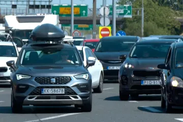 Počeo veliki povratak s Jadrana: Kolone na cestama, deseci tisuća u lukama