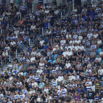 Tribine na Opusu pune: Evo koje 'lege i legice' su bile na utakmici, pažnju privukla plavu&scaron;a