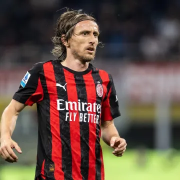 Modrićev potez odu&scaron;evio navijače: Milan akcijom od 23 dodavanja sru&scaron;io United