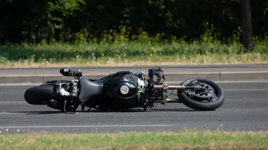 Motociklist sletio s ceste i udario u beton: Te&scaron;ko je ozlijeđen