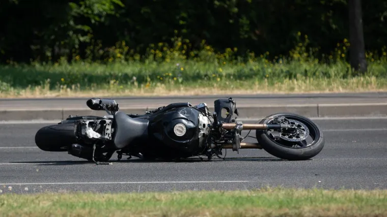 Motociklist sletio s ceste i udario u beton: Te&scaron;ko je ozlijeđen