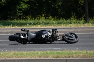 Motociklist sletio s ceste i udario u beton: Te&scaron;ko je ozlijeđen