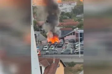 Auti gorjeli u Rude&scaron;u, ali ovo nije prvi put. Policija prona&scaron;la tragove Molotovljevih koktela