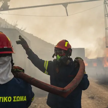 Dva požara buknula gotovo istodobno: Stotine evakuirane, prona&scaron;li i dva tijela