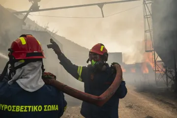 Dva požara buknula gotovo istodobno: Stotine evakuirane, prona&scaron;li i dva tijela