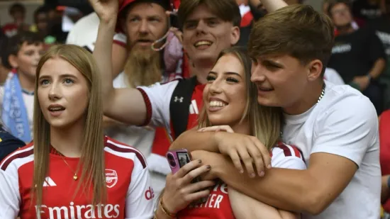 Dvije navijačice gledale lo&scaron; dan u 'uredu' Kove i Gvardiola: Je li to prokletstvo za Arsenal?