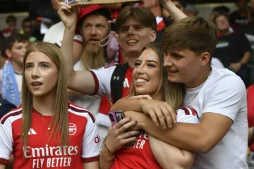 Dvije navijačice gledale lo&scaron; dan u 'uredu' Kove i Gvardiola: Je li to prokletstvo za Arsenal?