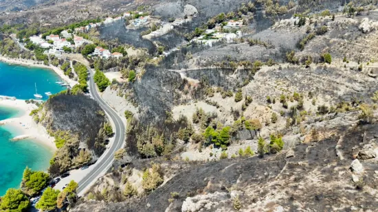 Ovako danas izgleda Omi&scaron; iz zraka: Izgorjelo je 58 kuća, 39 vozila, 25 plovila