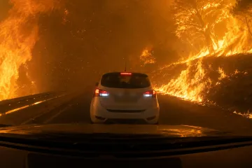 Mađari s djetetom (3) pro&scaron;li autom kroz vatru, snimka kao da je iz pakla: 'Ne, ne, ne!'