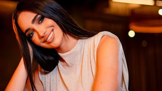 Pozirala samo u prozirnoj bijeloj ko&scaron;ulji: Laura Prgomet pokazala gdje je napokon na&scaron;la mir
