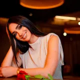 Pozirala samo u prozirnoj bijeloj ko&scaron;ulji: Laura Prgomet pokazala gdje je napokon na&scaron;la mir