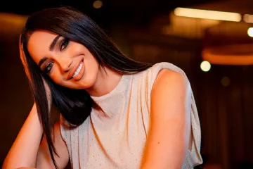 Pozirala samo u prozirnoj bijeloj ko&scaron;ulji: Laura Prgomet pokazala gdje je napokon na&scaron;la mir