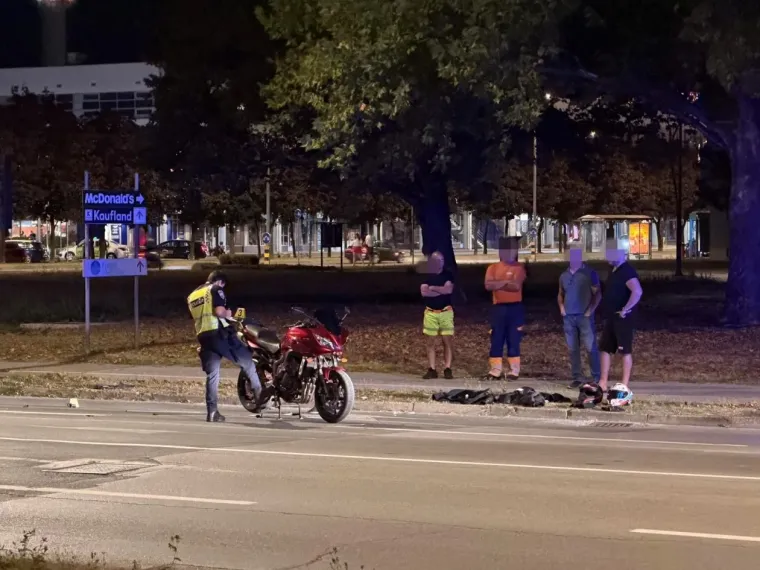 Kr&scaron; i lom u Karlovcu: Sudarili se Mercedes i motor