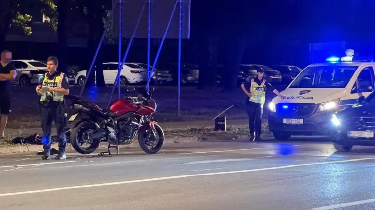 Kr&scaron; i lom u Karlovcu: Sudarili se Mercedes i motor
