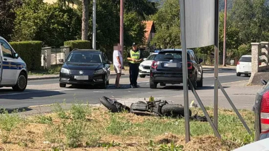 Užas u Karlovcu! Zbog trenutka nepažnje motociklist zavr&scaron;io u kanalu: Te&scaron;ko je ozlijeđen