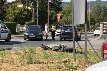 Užas u Karlovcu! Zbog trenutka nepažnje motociklist završio u kanalu: Teško je ozlijeđen