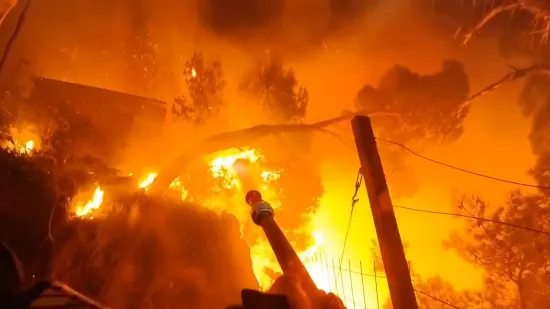 Stra&scaron;na bilanca požara kod Omi&scaron;a: Izgorjelo 106 vozila, 43 kuće, ali &scaron;teta se jo&scaron; zbraja