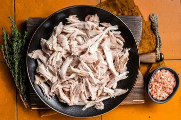Usitnite piletinu u nekoliko sekundi bez vilice: Genijalan trik koji morate probati