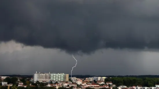 Preokret nakon paklenih vrućina: Pljusak u Zagrebu, upaljeni alarmi za dijelove Hrvatske
