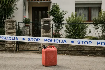Prijetio mladiću da će mu zapaliti kuću u Istri: Poslao mu fotografiju na kojoj mu je ispred kuće spremnik s benzinom