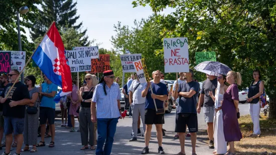 Političari u Gospiću dočekani uzvicima: 'Izdali ste nas mi&scaron;lju, djelom, riječju i propustom'