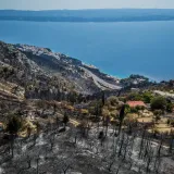 Prizori koji slamaju srca: Pogledajte dramatične snimke iz zraka nakon požara kod Omi&scaron;a