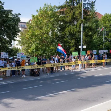 Pogledajte kako su političari dočekani u Gospiću: Reakcija građana govori sve