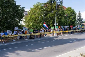 Pogledajte kako su političari dočekani u Gospiću: Reakcija građana govori sve