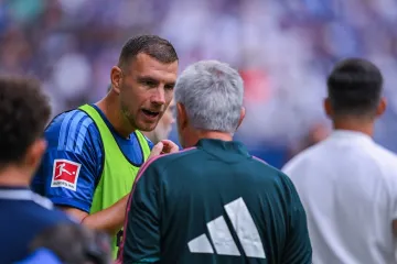 Džeko odgurnuo Mourinha s terena! Pogledajte &scaron;to se dogodilo