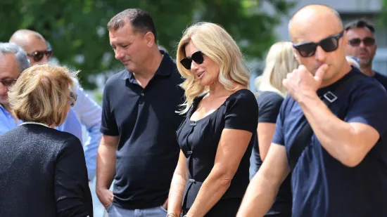 Brojna poznata lica na Mirogoju: Posljednji ispraćaj majke Zdravka i Zorana Mamića