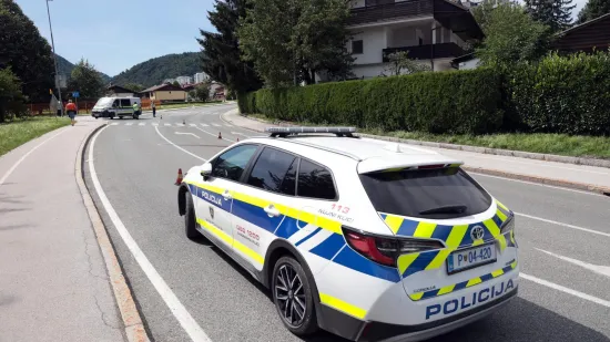 Talijani zapalili vatru na obali rijeke i izvjesili zastavu sa svastikom: Prijete im paprene kazne