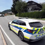 Talijani zapalili vatru na obali rijeke i izvjesili zastavu sa svastikom: Prijete im paprene kazne